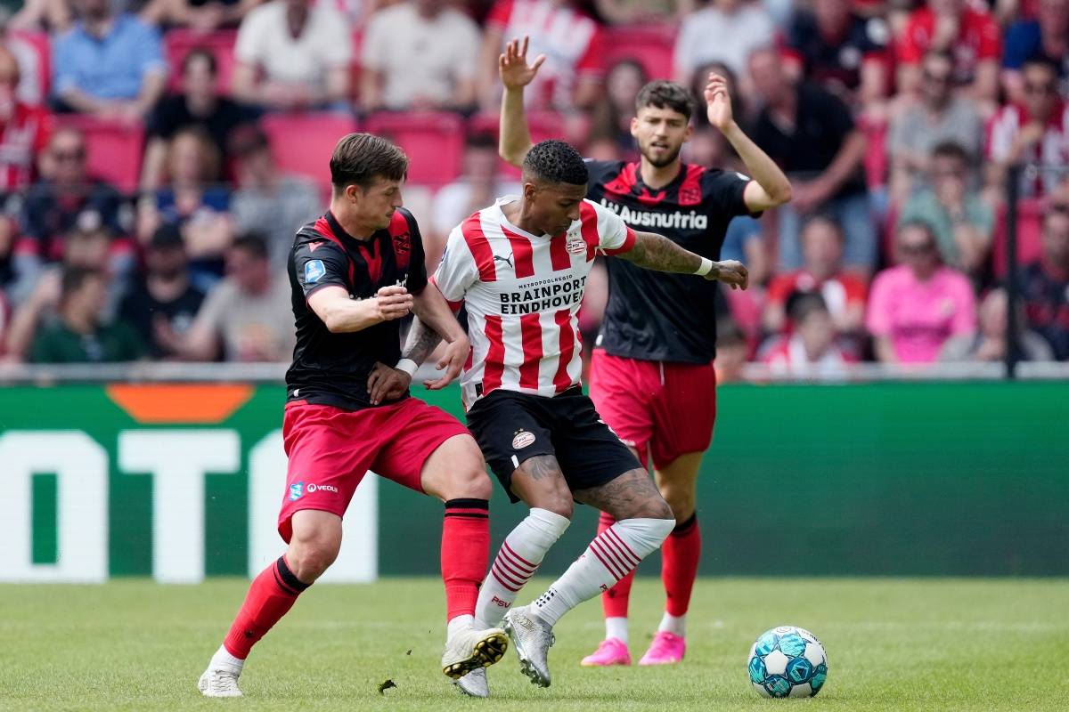 攻守两端全 攻守两端全